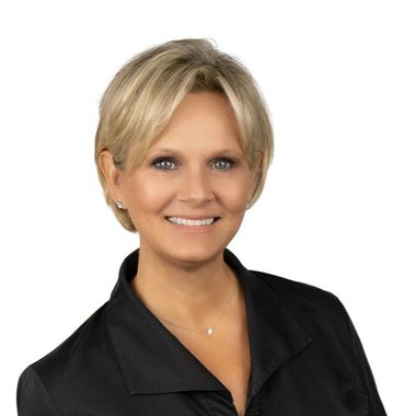 Laura Adams