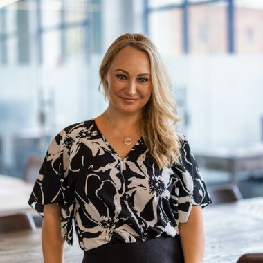 Whitney Resch Real Estate Agent Whitney Gesch | JamesEdition