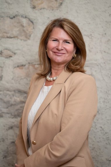 Jennifer Lay