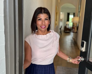 Betsy Nava-Flores -
