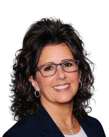 Lisa J Romano