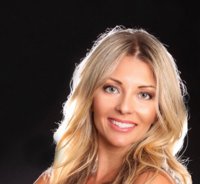 Holli Stella -