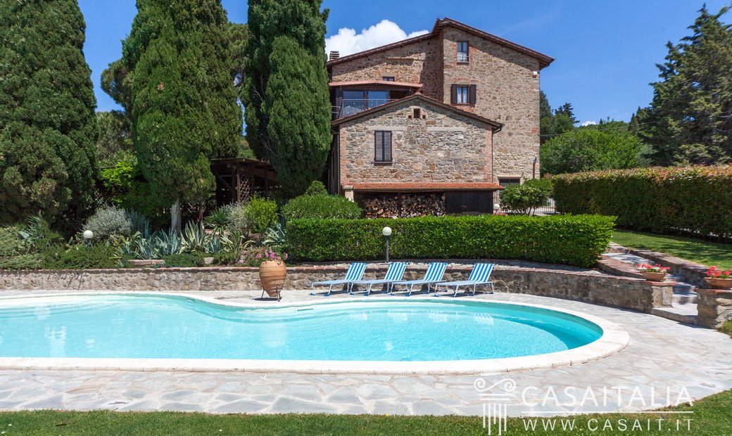 Villa For Sale With Holiday In Passignano Sul Trasimeno, Umbria, Italy