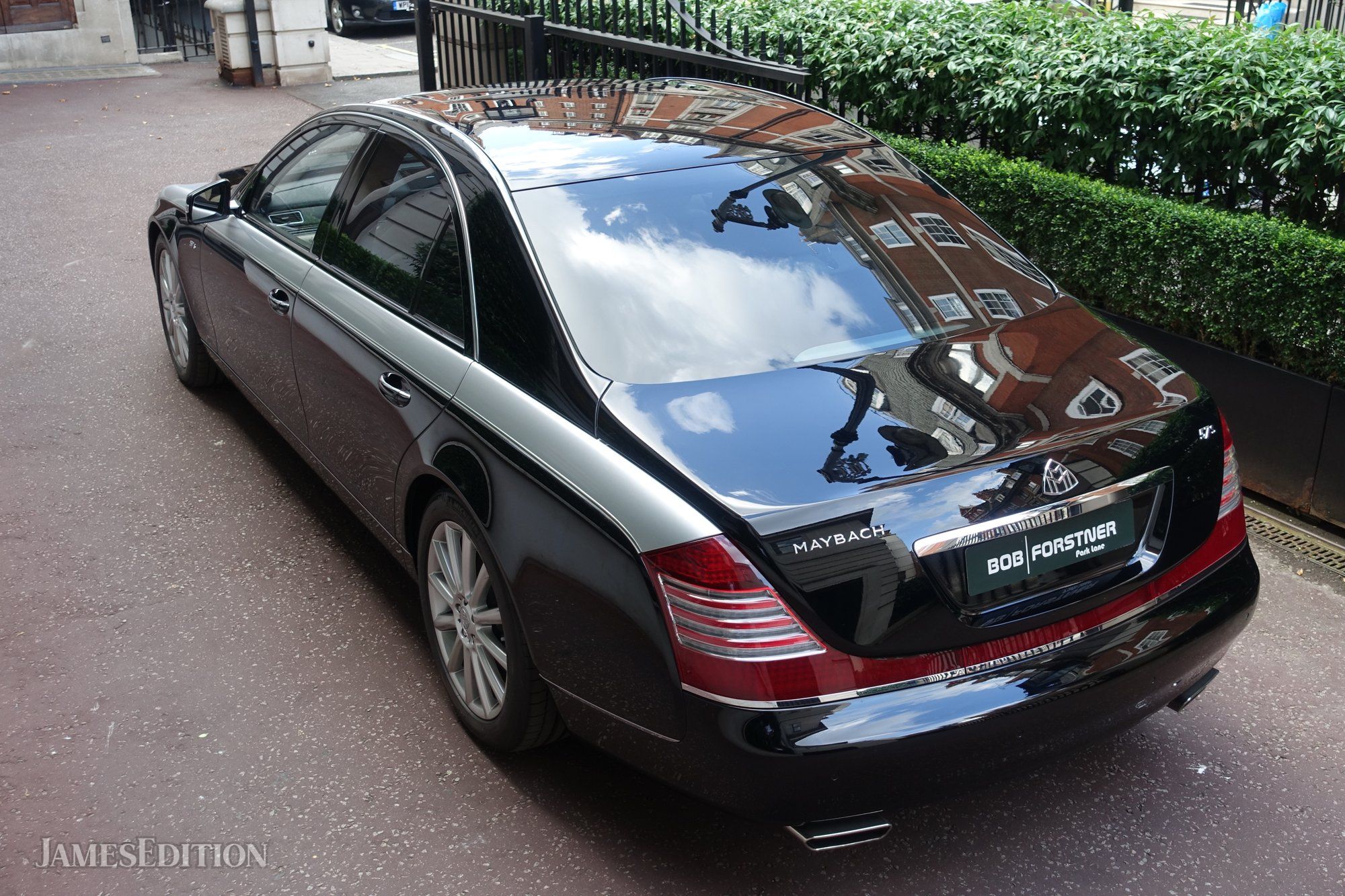 Mercedes 221 Maybach. Майбах 221 кузов. W221 Maybach 2х цветный. 221 Расцветки Майбах.