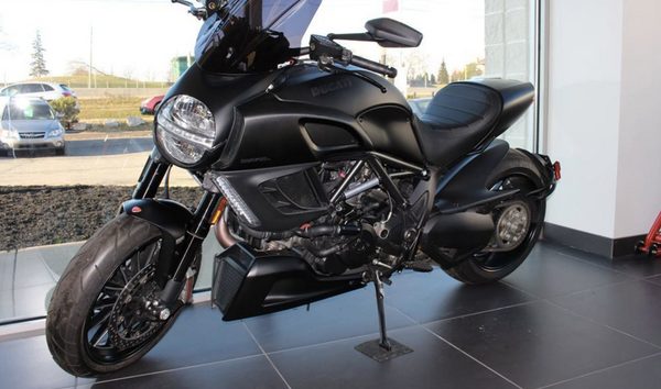 2013 Ducati Diavel AMG WHITE CARBON LIMITED PRODUCTION NUMBERED SERIES NO MILES (10037917)