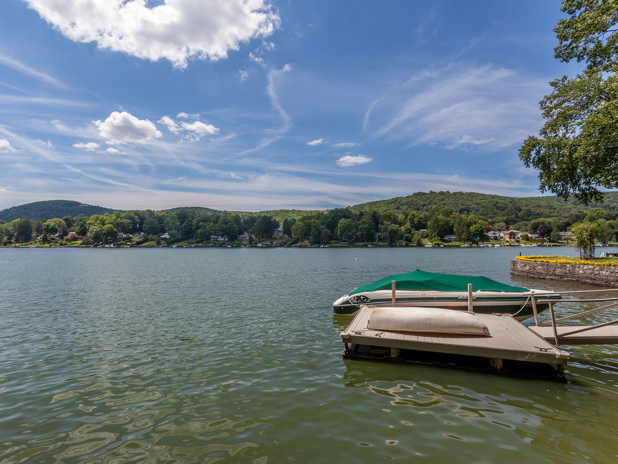 Candlewood Lake Waterfront in New Fairfield, CT, United States for sale