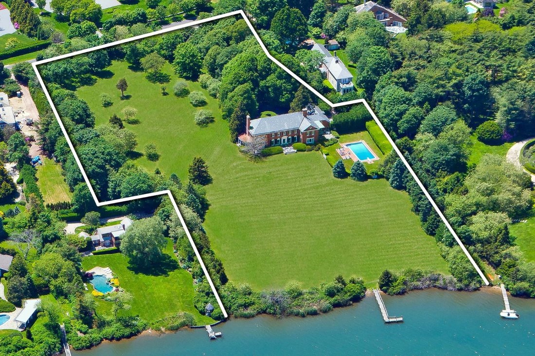 Style Estate On Mecox Bay In Water Mill, New York, United