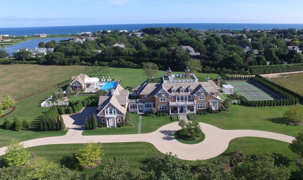Twin Peaks Luxury Estate in Southampton, NY, United States for sale