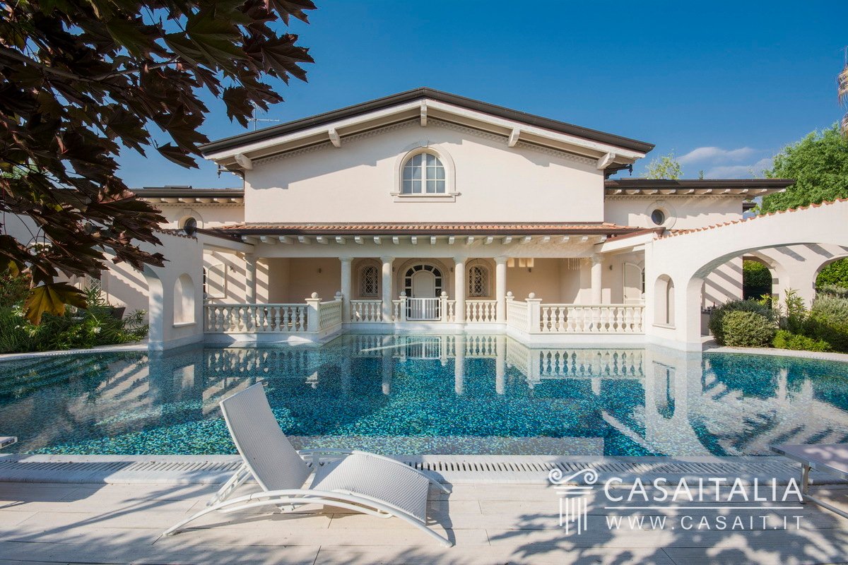 Luxury Villa With Pool In Forte Dei Marmi In Forte Dei Marmi, Tuscany
