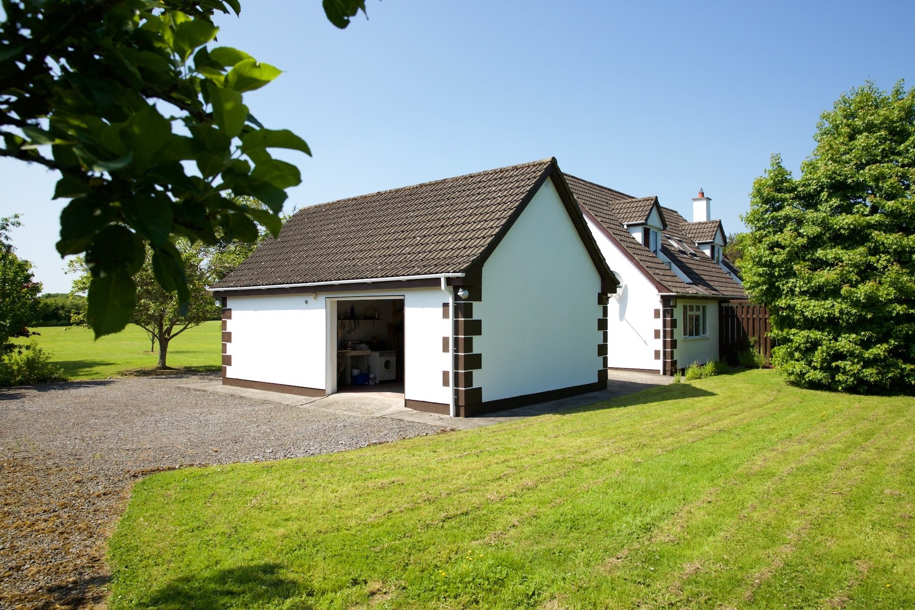 Annagh Cottage And Lodge In County Ireland For Sale (10334862)