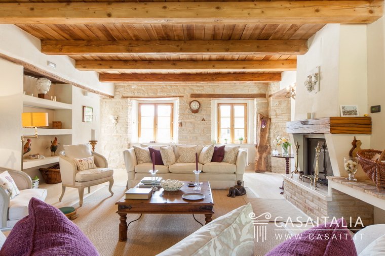 Farmhouse With Annex For Sale In Le Marche In Cessapalombo Italy Zum Verkauf