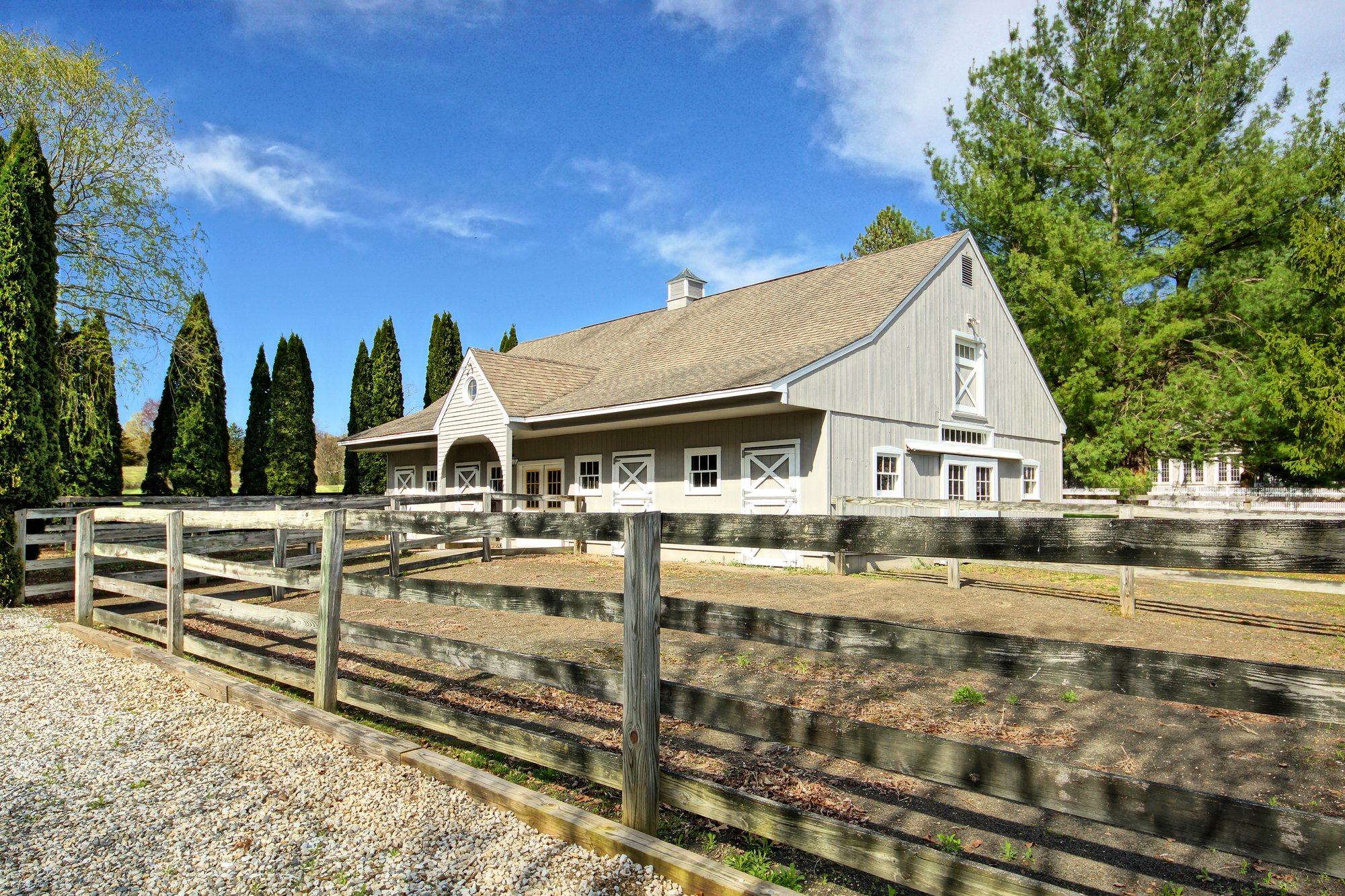 Roxbury Compound With Stables in ROXBURY, CT, United States for sale