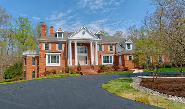 8 Bedrooms Single Family Detached (10399560)