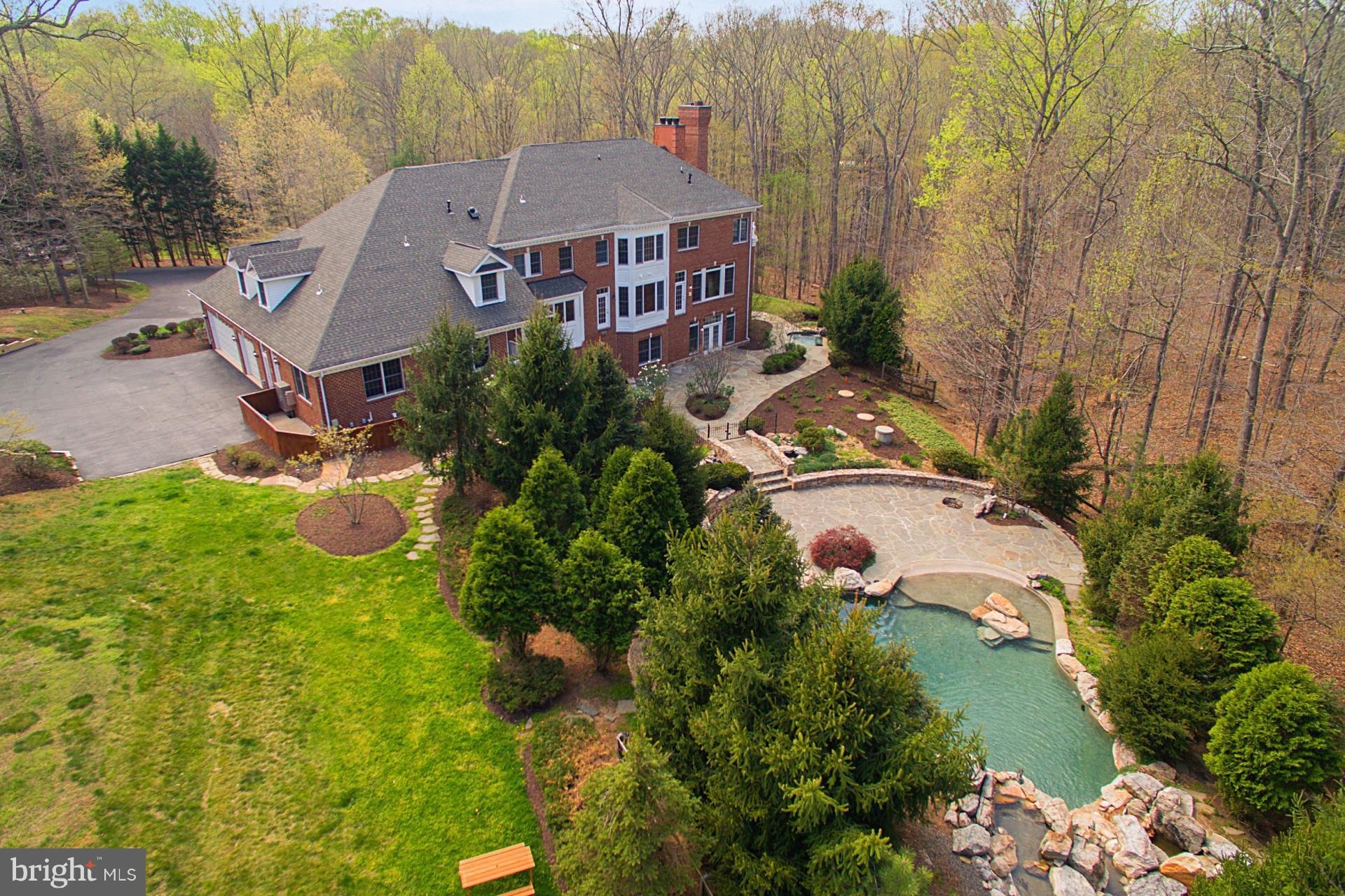 8 Bedrooms Single Family Detached In Great Falls, Virginia, United