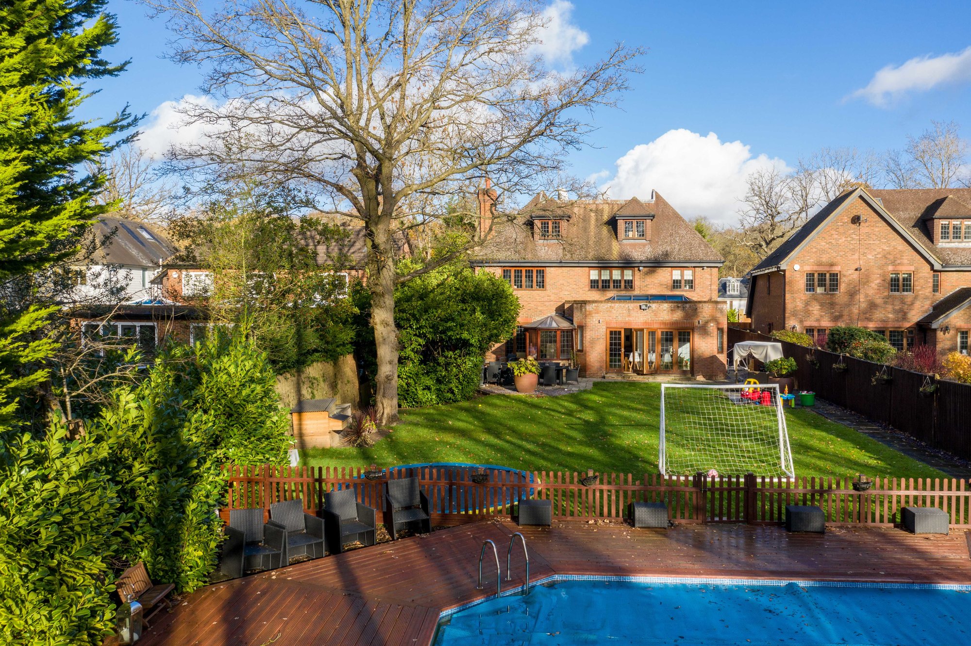 Leatherhead Road, Oxshott, Surrey, Kt22 in Oxshott, United Kingdom for