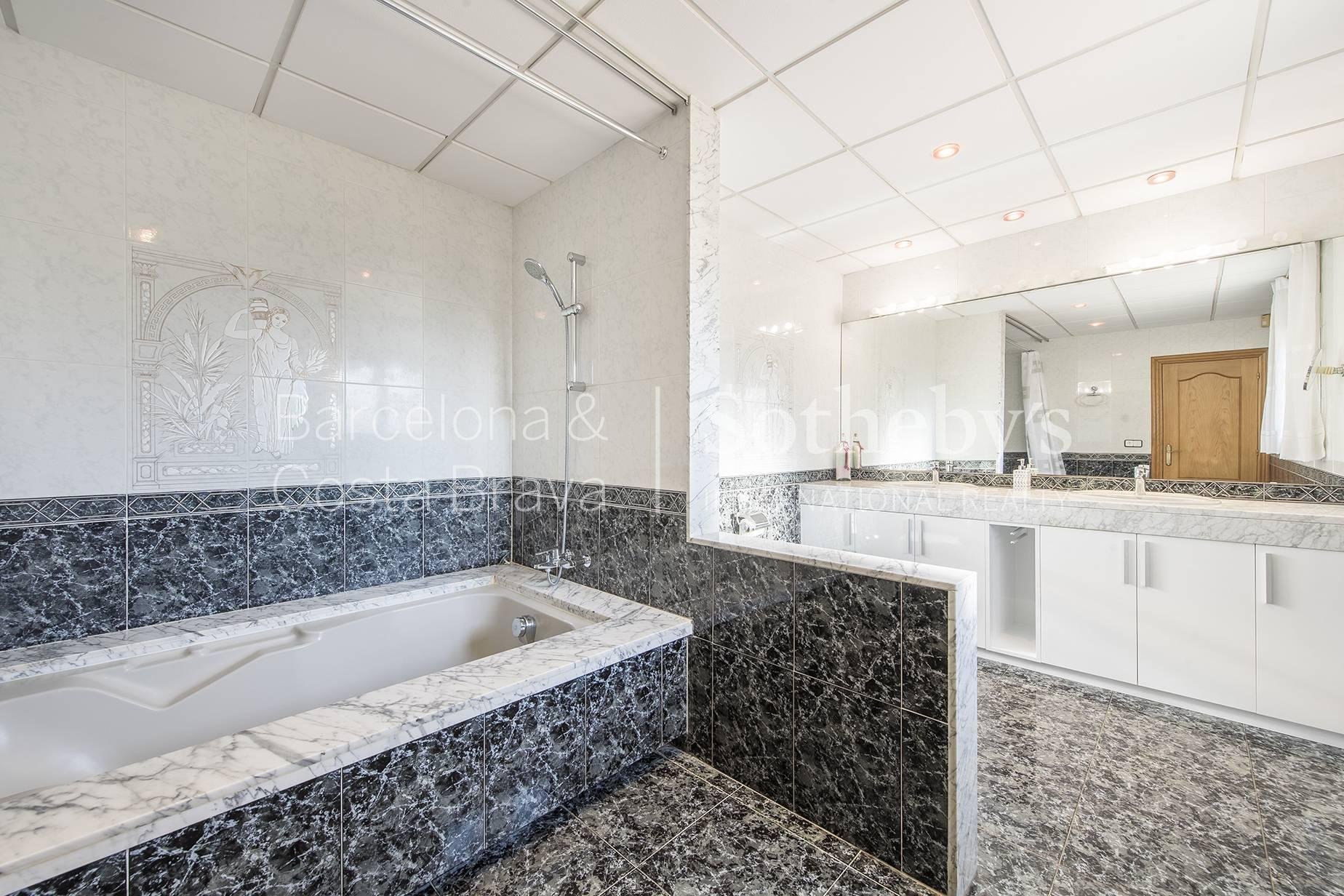 Wallpaper Central House In Playa De Aro In Platja D Aro Spain For Sale For iPhone Free