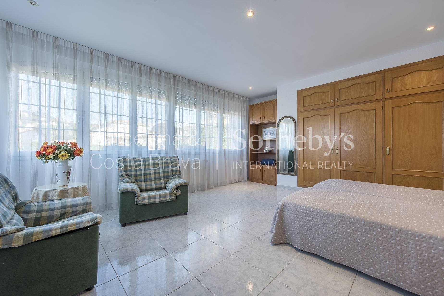 Get Wallpaper Central House In Playa De Aro In Platja D Aro Spain For Sale For iPhone Free