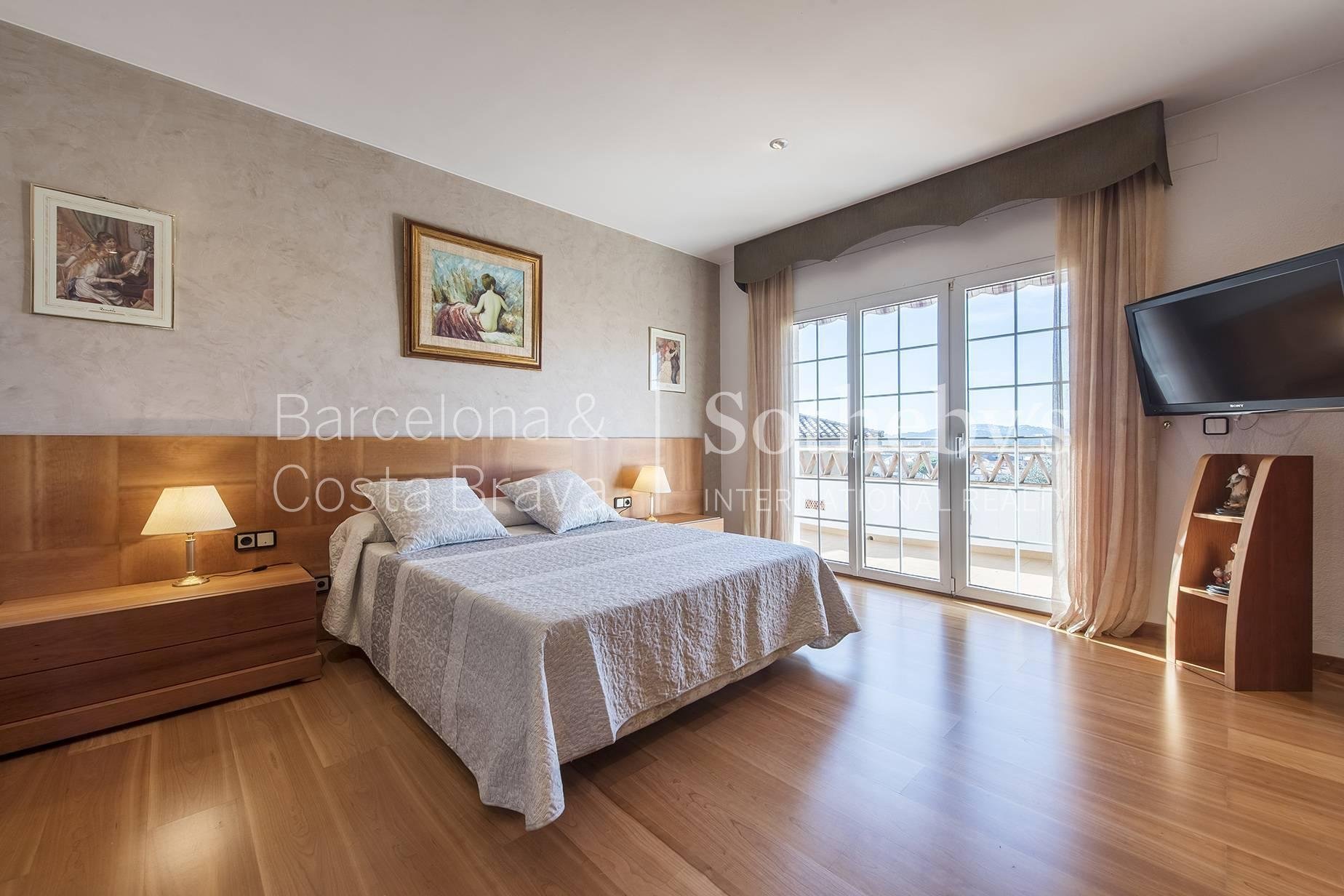 Get Wallpaper Central House In Playa De Aro In Platja D Aro Spain For Sale Desktop Wallpaper