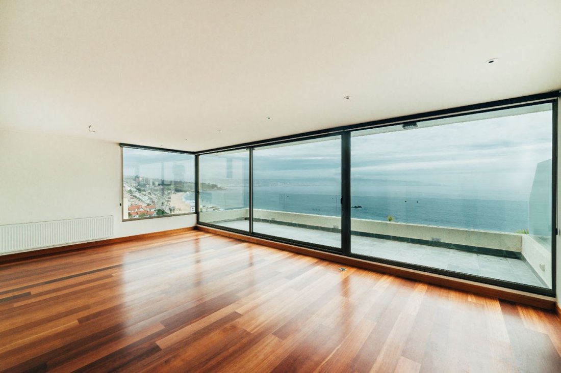 Luxurious Beachfront Triplex Apartment In In Viña Del Mar, Valparaíso