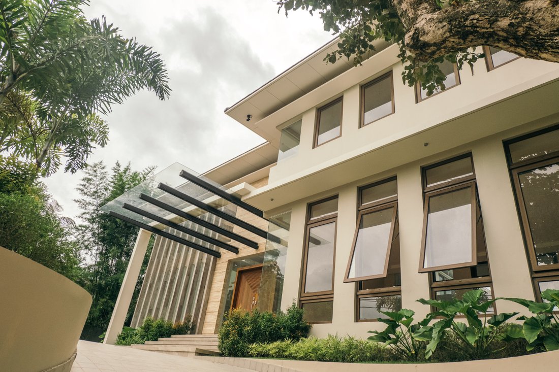 Modern Home In Exclusive In Muntinlupa, Metro Manila