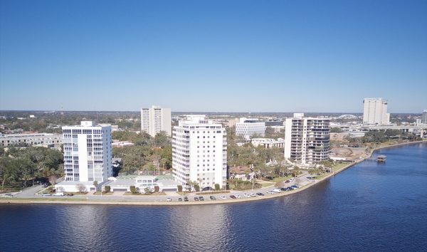 Spectacular Riverfront Condo Unit (10169227)