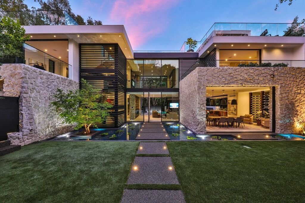 Casa Dolomite: A Tropical Oasis In In Los Angeles, California
