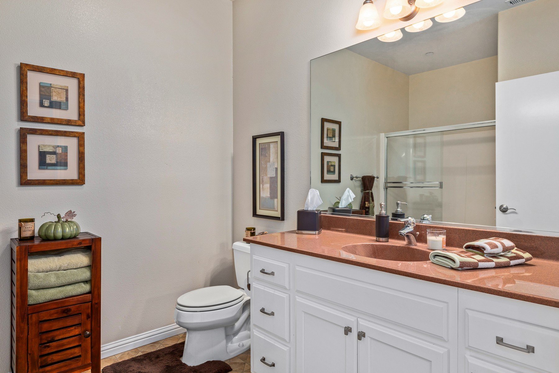 Luxury Skyhawk Village Apartments in Santa Rosa, CA, United States for