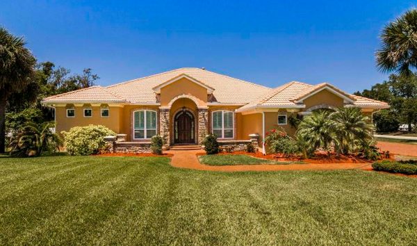 5 Bedrooms Single Family Detached (10504492)