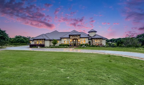 1226 Vintage Way, New Braunfels, Tx 78132 (10508452)