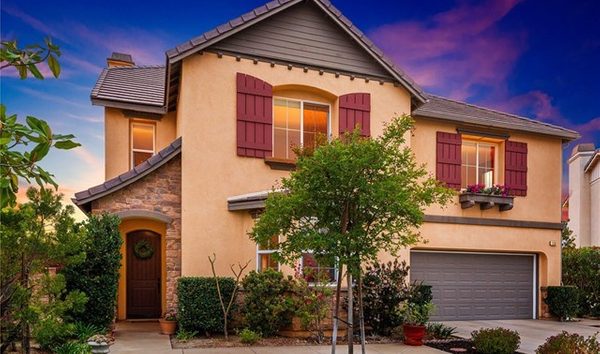 5 Bedrooms Single Family Detached (10500815)