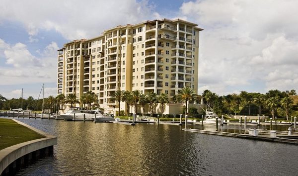 Beautiful Riverfront Condo! (10515011)