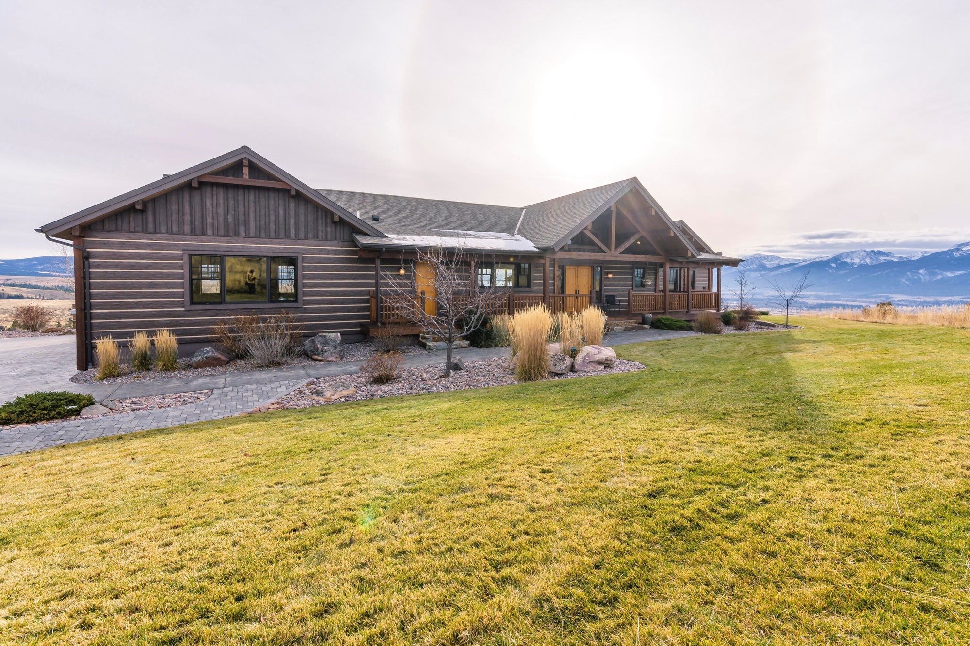 Exquisite Bitterroot Valley Custom Home on 151 in Florence, MT, United