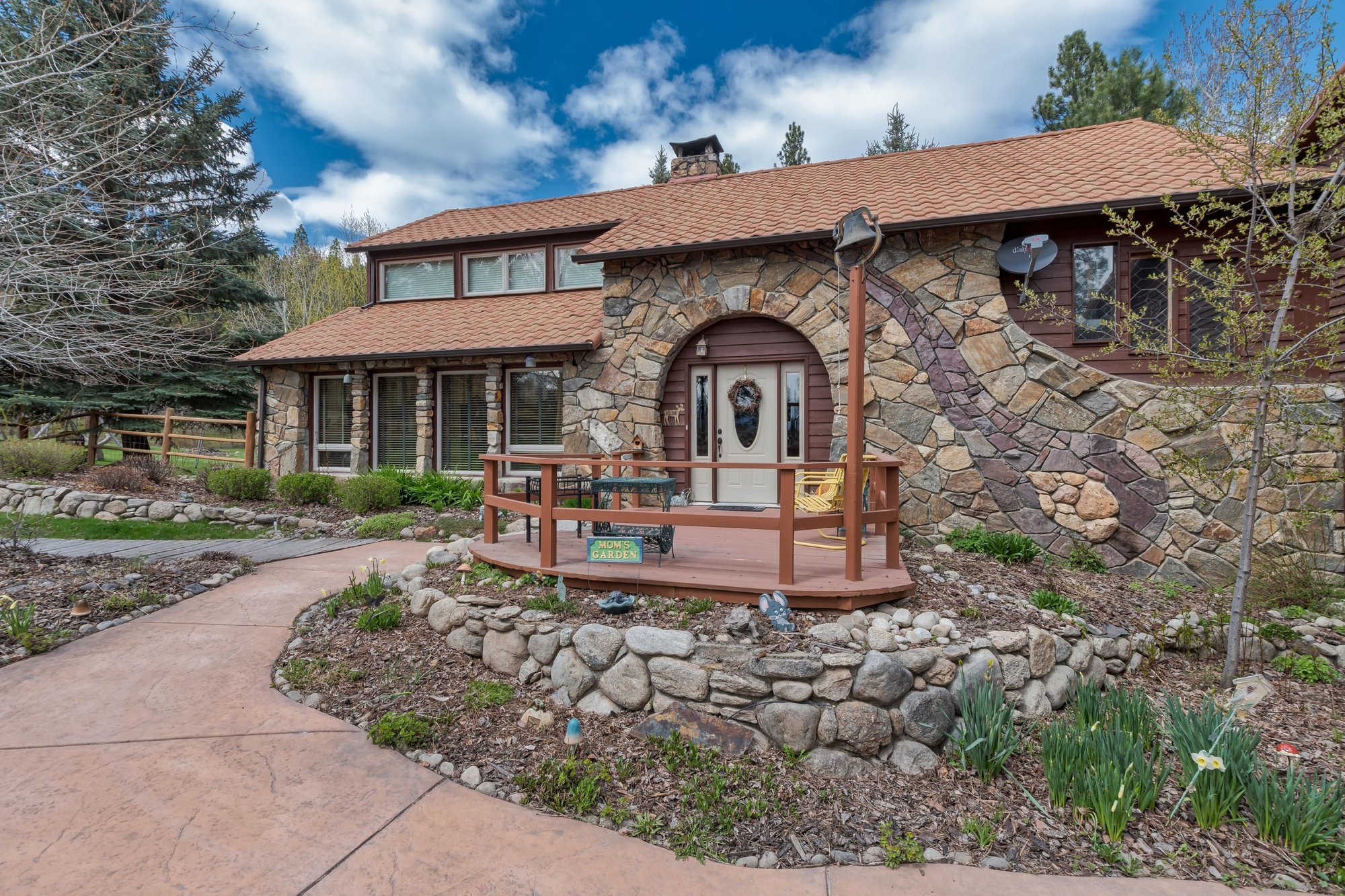 Extravagant Waterfront Property With Air Bn B In Victor, Montana