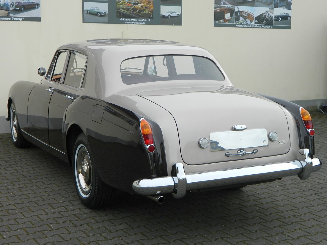 Limousine in Bergheim, North Rhine-Westphalia, Germany 5 - 10518623