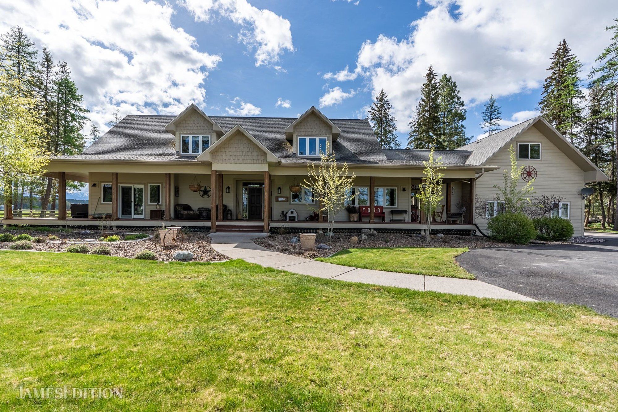 Luxury Ranch Living with a Beautiful Montana in Whitefish, MT, United