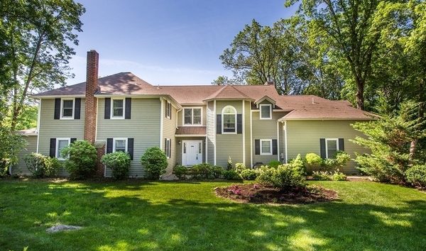 5 Bedrooms Single Family Detached (10523392)