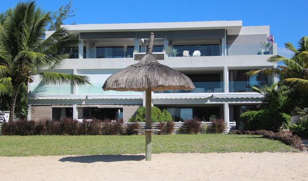 4 Bedrooms beachfront apartment (10525149)