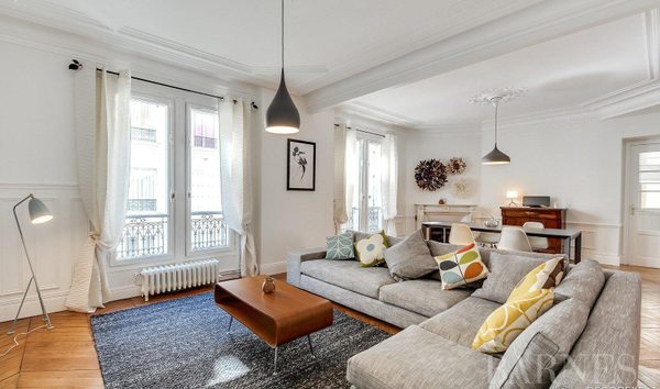 Apartment in(at) Paris 16th (10525749)