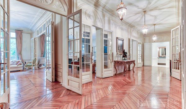 Apartment in(at) Paris 16th (10525747)
