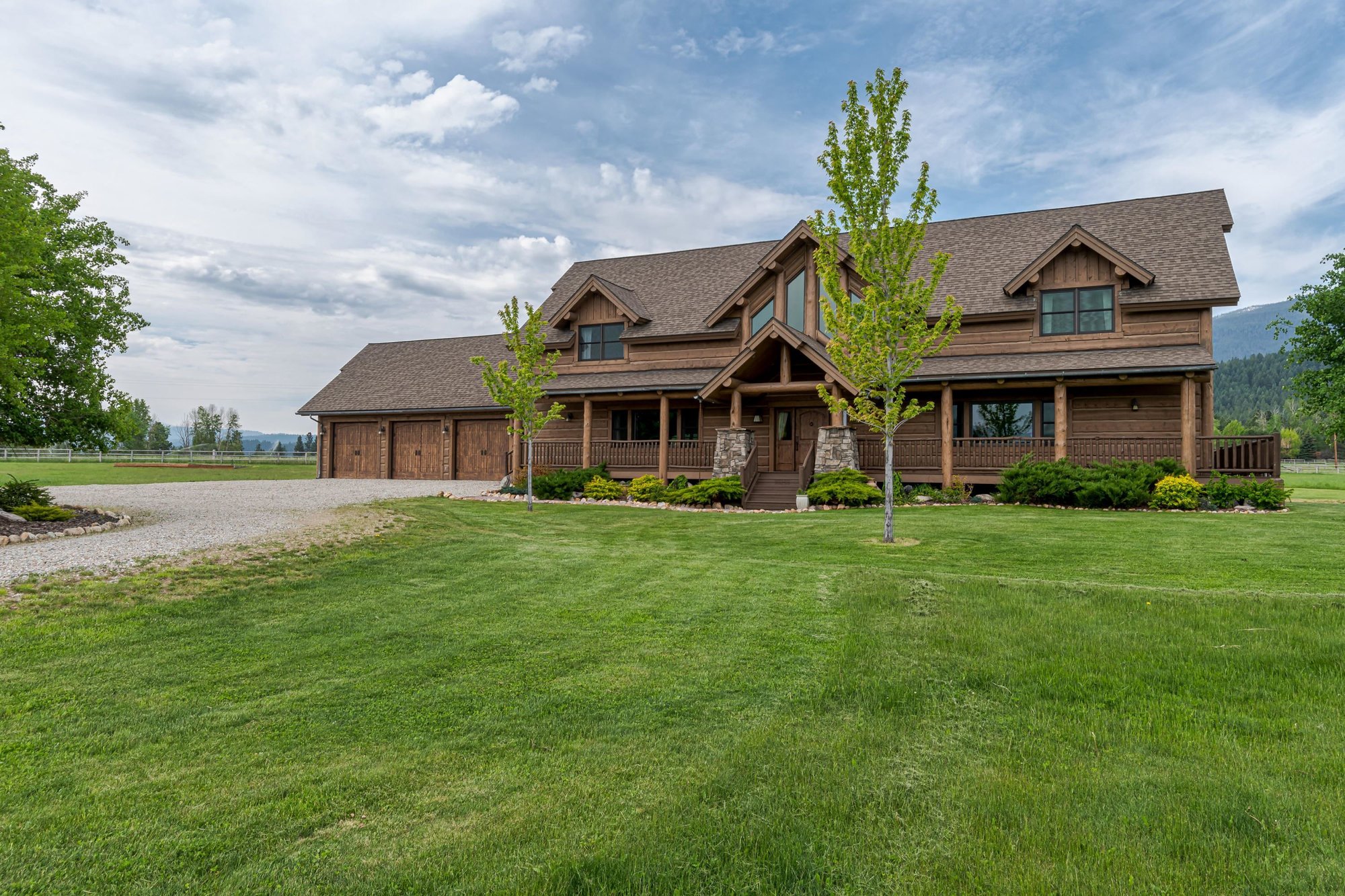 Custom Log Home In The Bitterroot Valley in Darby, MT, United States for sale (10515618)