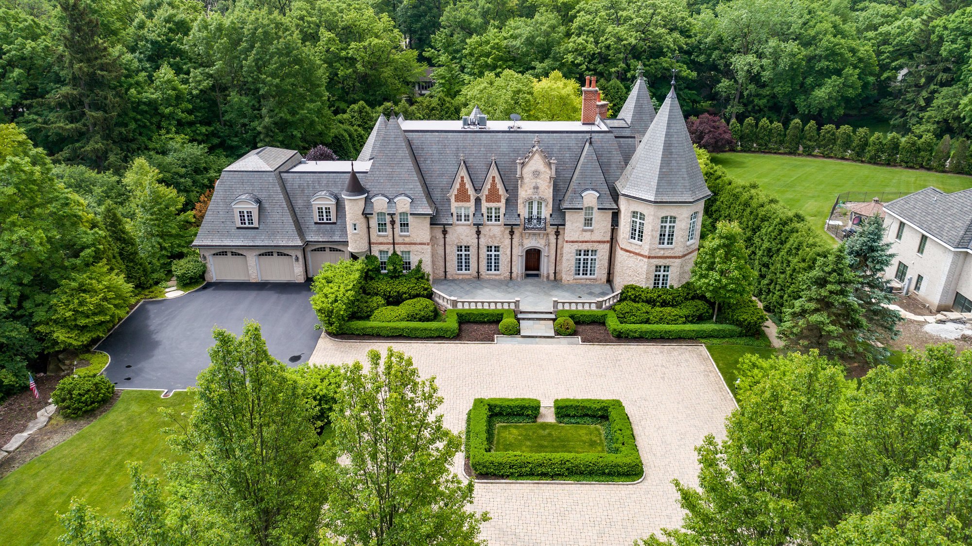 Remarkable Elm Grove Chateau in Elm Grove, WI, United States for sale