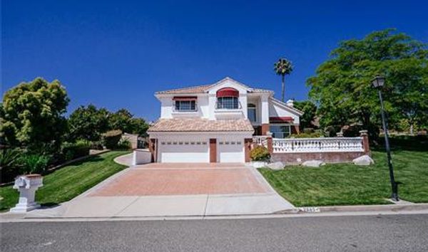 5 Bedrooms Single Family Detached (10531748)