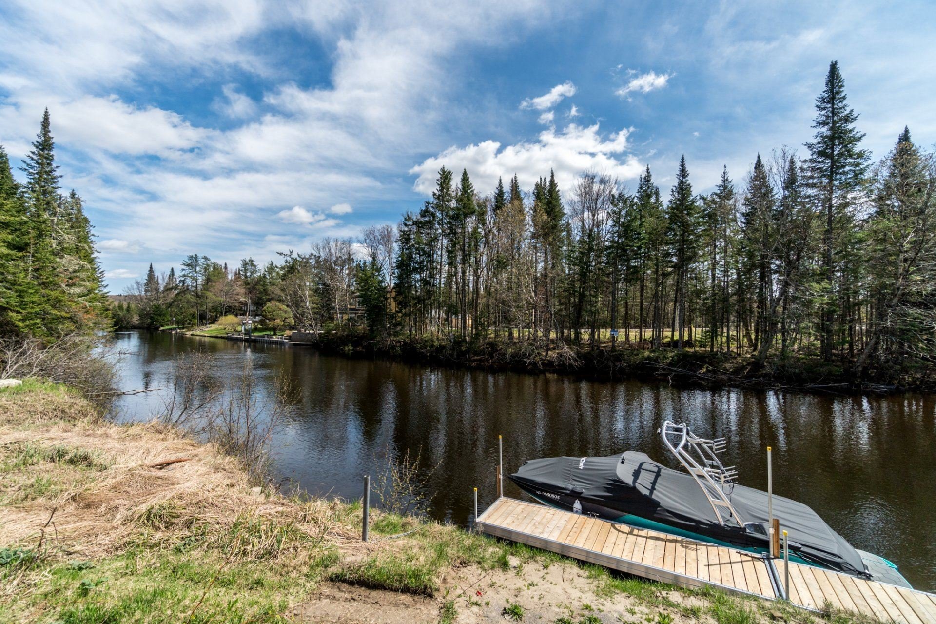 FossambaultsurleLac, QC in FossambaultsurleLac, Canada for sale