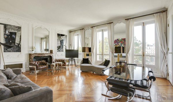 Apartment in(at) Paris 16th (10543917)
