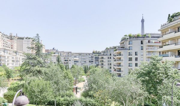 Apartment in(at) Paris 16th (10543916)