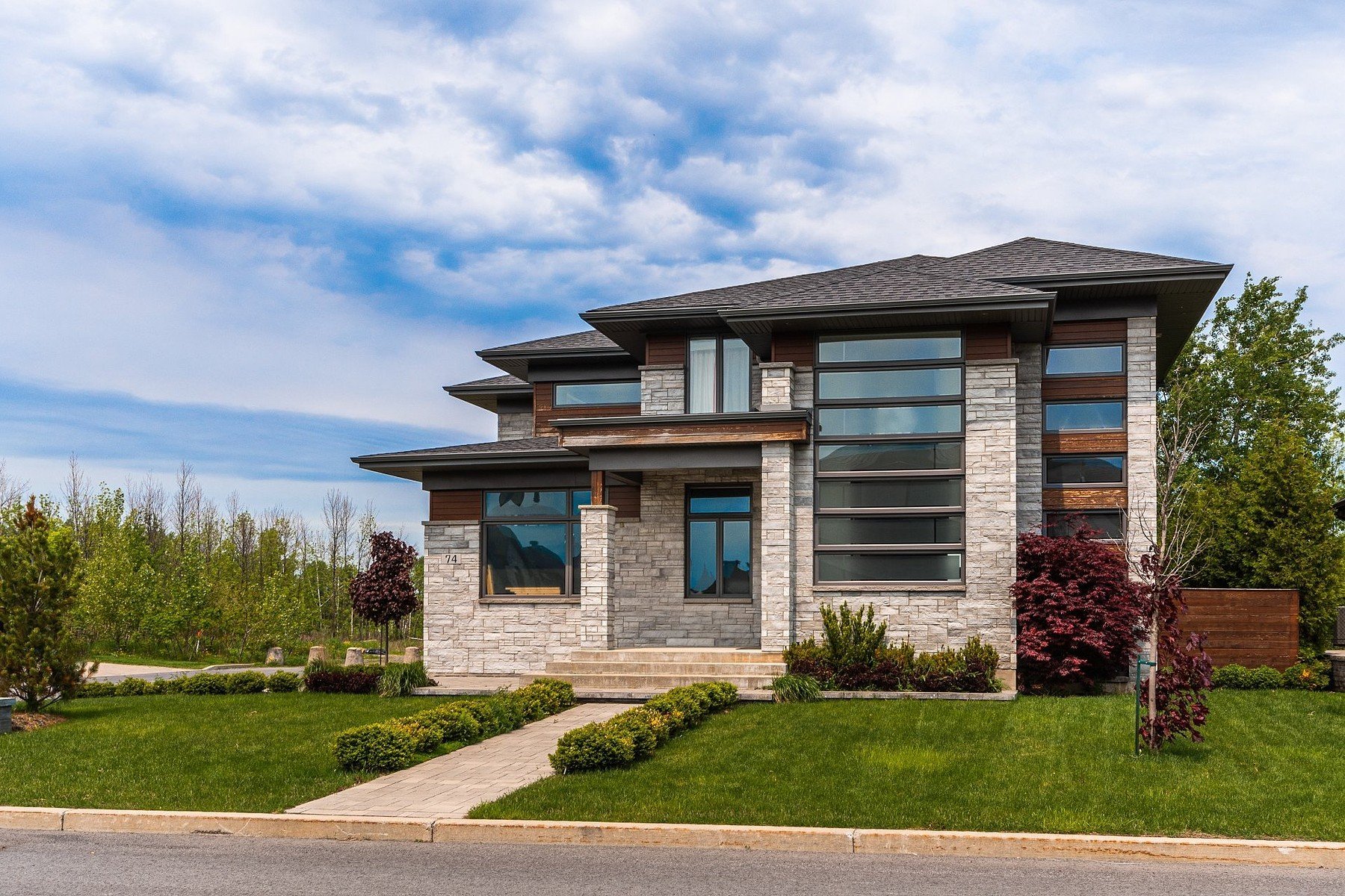 Candiac Modern House in Candiac, Canada for sale (10459706)