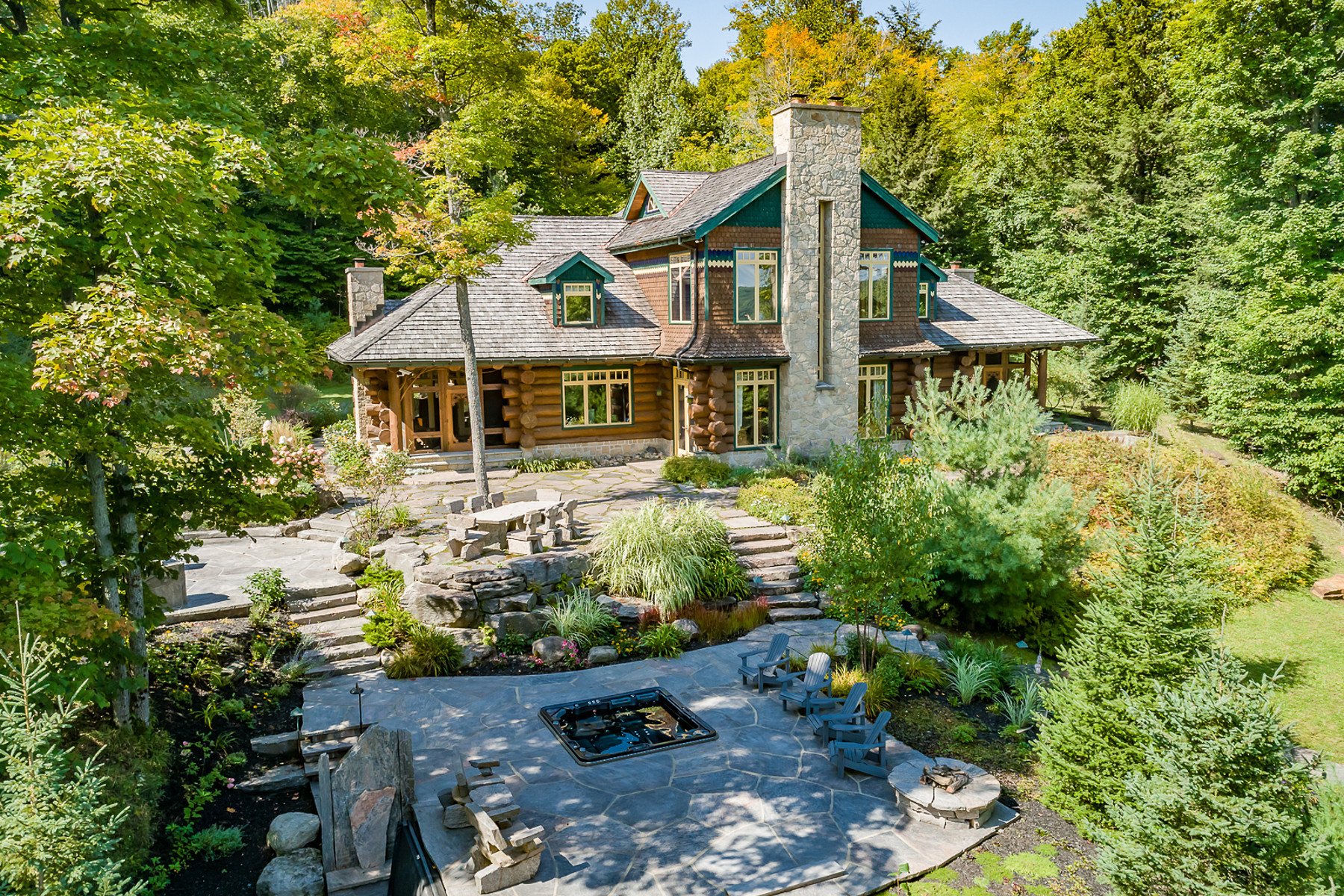 Live Large On Lake Of Bays in Muskoka, Canada for sale (10413155)