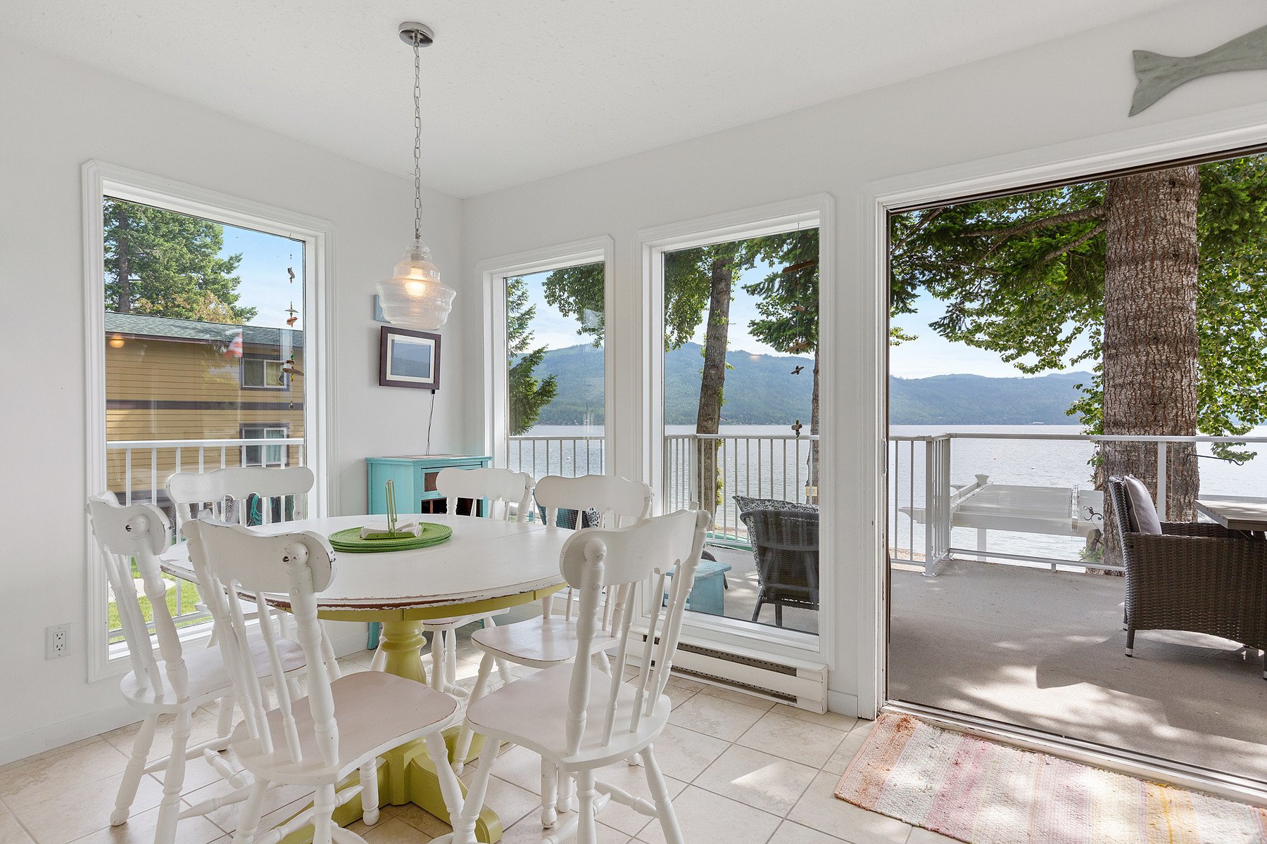 Shuswap Lake Cottage In Magna Bay Canada For Sale 10525326
