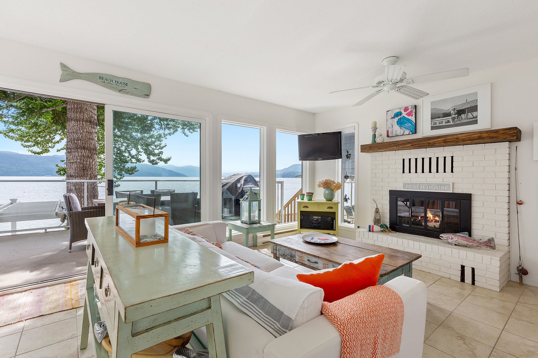 Shuswap Lake Cottage In Magna Bay Canada For Sale 10525326