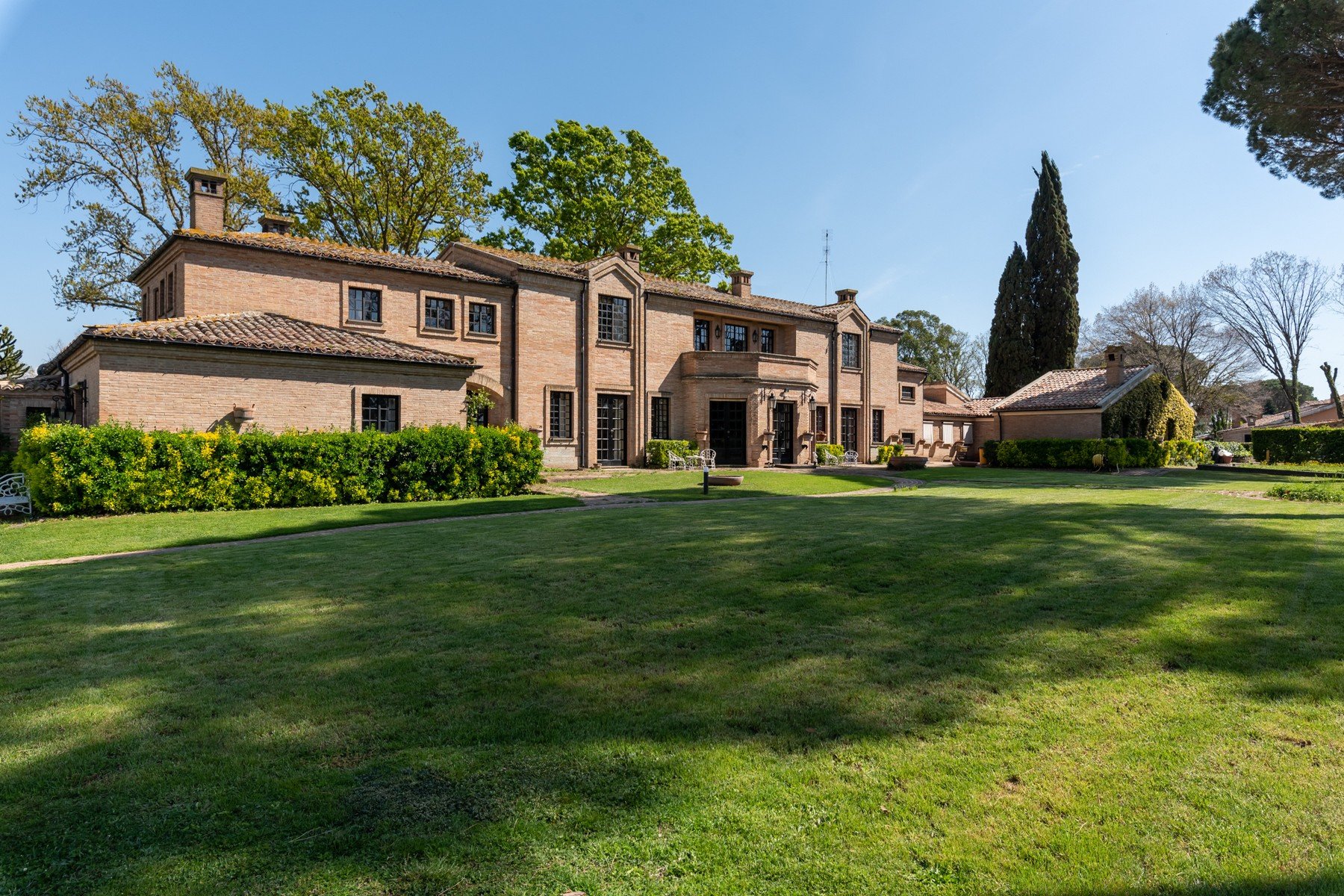 Luxury Villa In The Exclusive Olgiata District in Roma, Italy for sale ...